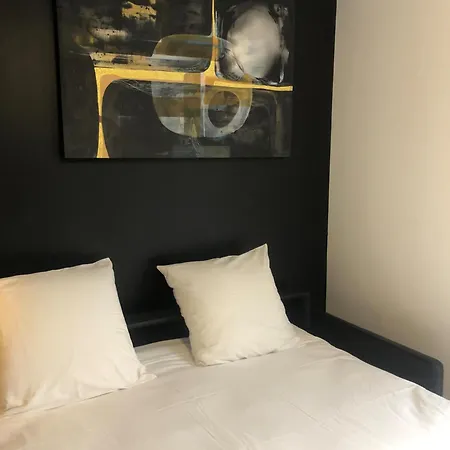 Une Chambre A 3*