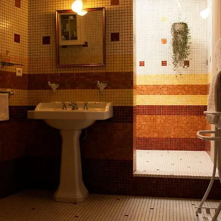 Une Chambre A Bed & Breakfast