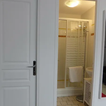 Une Chambre A 3*
