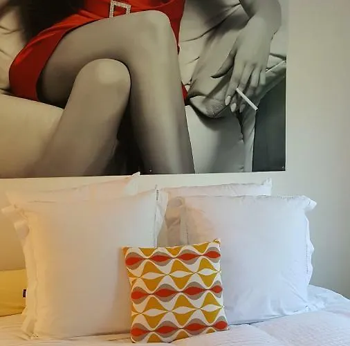 Une Chambre A نولي بليسانس
